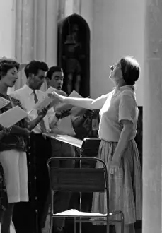 Aldeburgh Festival History Drucke: Imogen Holst Conducting