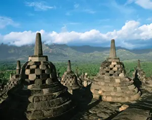 Central Java Landmarks Drucke: Indonesia. Central Java. Magelang. Borobudur. Stupas
