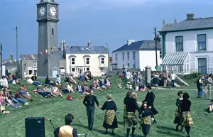 Scottish Village Scene Drucke: (insert)