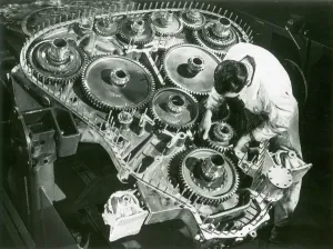 Delft-Motor, das letzte Gearsatz wird eingebaut