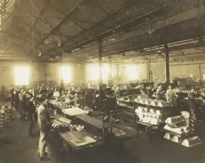 Arbeits workshop während der Montage von Löwenmotoren