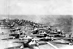 Drucke von Japanische Nulljäger auf dem Deck des Flugzeugtragers Akagi (versenkt nach der Schlacht von Midway im Juni 1942, um die Jahrhundertwende herum) Schlacht Von Midway Drucke: Japanische Nullflugzeuge auf der Decke des Flugzeugträgers Akagi