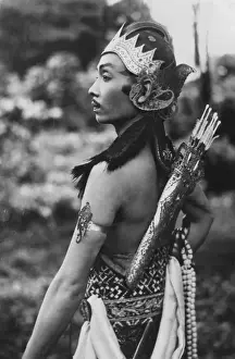 Elaborate Headdress Designs Drucke: Javanese Dancer