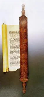 Drucke von Ein verzierter Faltenpapierrahmen mit einer gestochenen Erzählung von Esther, der Geschichte des Pur im Judentum aus Osteuropa stammt Antike Artefakte Und Relikte Drucke: jüdische Handschrift MS