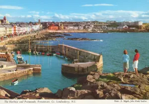 Grafschaft Londonderry Drucke: Der Hafen und der Strandpromenade in Portstewart im County Londonderry