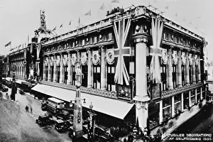 Oxford Drucke: Festdekorationen im Selbstverlaufs-Center in der Nähe von Oxford Street und dem Buckingham Palace auf der