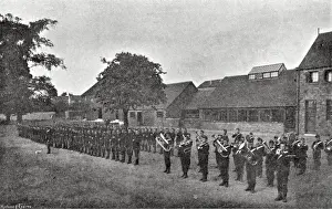 Drucke von Jungen bei der Gewehrübungsparade am Kingswood-Reformatorium in Nähe von Bristol stehen neben dem Schulmusikkorps. Datum: um 1901 Kingswood Drucke: Königswoods Reformationshaus, Bristol - Band
