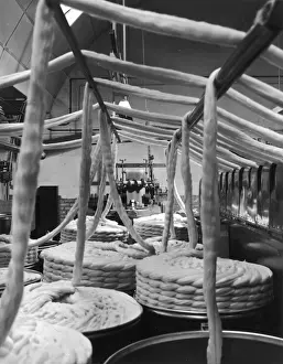 Heinz Zinram Photography Drucke: Knitting wool production - mechanical process