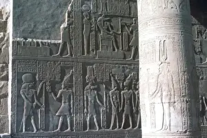 Drucke von Kom-ombo, Wandrelief und Säulen. Photographie von Lionel Coates Altägyptische Architektur Drucke: Kom-ombo, Ägypten.