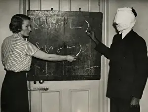 Historical Paranormal Images Drucke: Kuda Bux and one of his experiments
