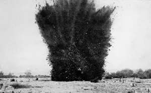 World War I Trenches Drucke: Land-mine explosion