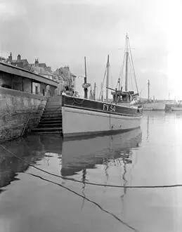Brixham Harbour Scene Drucke: Large boat in Brixham Harbour, Devon