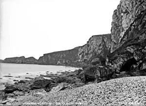 Northern Ireland Coastal Views Drucke: Larriban Cliffs and Carrick-A-Rede