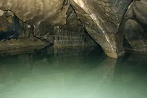 Limestone Formations Drucke: Limestone formations in the cave, that features