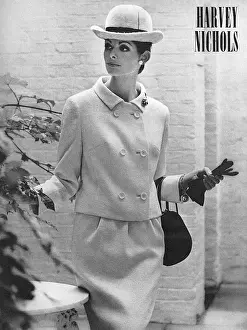 Drucke von Ein elegantes und reines Wollanzug von Liza Spain aus Harvey Nichols in Knightsbridge, London Mode Drucke: Lizas Kleidung aus Spanien von Harvey Nichols