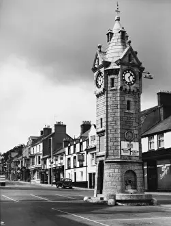 Drucke von Dieses Neogotische Uhrturm im Llangefni auf der Isle of Anglesey in Wales ist ein Kriegsdenkmal für George Pritchard Rayner, den man bei dem Blutigen von Bloemfontein (Boer-Krieg) 1900 verlor Llangefni Drucke: Llangeweydd-Uchaf-Glockenturm
