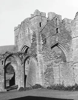 Drucke von Llanthony Piory befindet sich im Tal von Ewyas im walisischen Schwarzwald Normannische Architektur Drucke: Llanthony-Stift
