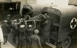 Quex Park VAD Hospital Drucke: Loading an ambulance at Ramsgate Town Station