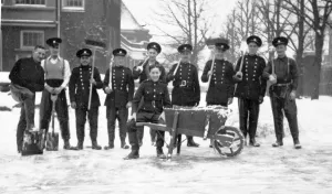 Wetter Drucke: Feuerwehrleute und Winterneuschnee im Zweiten Weltkrieg