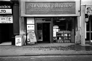 Drucke von Die Scientologie- und Dianetik-Shop am Tottenham-Court-Road, die religiöse Sekte mit Sitz im Londoner Hauptquartier von L. Ron Hubbard in Camden (New Jersey), USA, gegründet 1953. Datum: 1980er New Jersey Drucke: Londons Scientologie-Hauptquartier