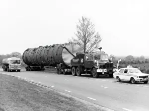 Lkw steckt im Stau