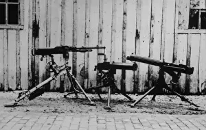 Great War Historical Images Drucke: Three machine guns on display