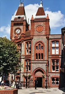 Drucke von Die beeindruckende Leseburg Rathaus, Lesebergenland - entworfen von dem Viktorianischen Architekten Alfred Waterhouse (1830-1905). Datum: ungefähr Ende der 1990er Jahre Verwandte Bilder Drucke: Die beeindruckende Lesestadt Rathaus der Stadt Lesley in Berkschire wurde von dem Viktorianischen Architekten entworfen