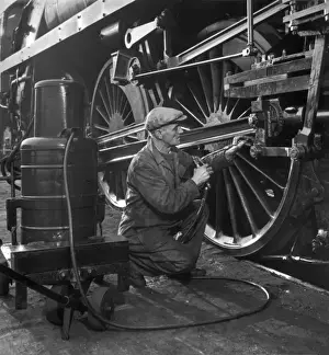 Vintage Railway Equipment Drucke: Maintenance worker greasing pivots and slides