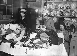 Vintage Clothing And Accessories Drucke: Making Party Hats