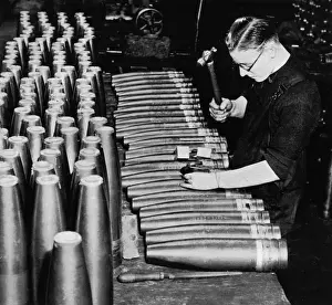Factory Production Line Drucke: Making a shell, 1939