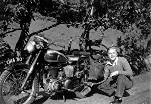 Mann und die Motorradmarke BSA aus dem Jahr 1948