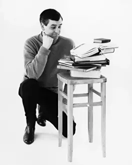 Ein Mann mit Büchern