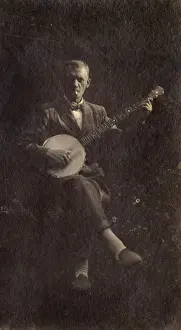 Mann spielt Banjo