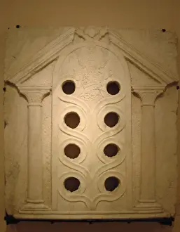 Greek Historical Landmarks Drucke: Marble window dating from the second half of the 17th centur