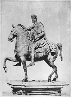Drucke von Dieser goldveredete Bronzehorschestatur des römischen Kaisers Markus Aurel von Rom wurde im Jahr 1538 vom Lateransplatz auf den Kapitol-Hügel nach Capitoline Hill ins Campidoglio nach Rom übergesetzt Italien Drucke: Statue von Marcus Aurelius