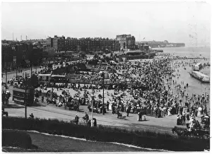 Kent Seaside Resorts Drucke: Margate Crowded Beach