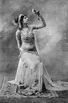 Drucke von Mata Hari tanzt bei der Olympiade Tanz Drucke: Mata Hari tanzt bei der Olympiade
