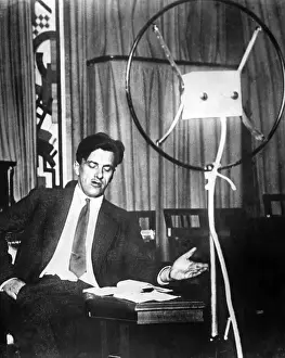 Vladimir Mayakovsky Drucke: Mayakovsky on the Air