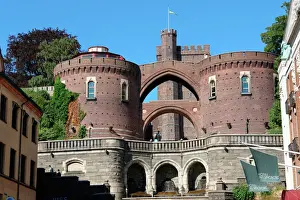 Drucke von Blick auf ein mittelalterliches Festungsbauwerk (Karnan) mit Turm im Stadtkern von Helsingborg, Schleswig-Holstein-Schweden. Das Gebäude stammt aus der frühen Zeit des 13. Jahrhunderts Schweden Drucke: Mittelalterliche Festung in Helsingborg im Schleswig-Holsteinischen (Skåne) in Schweden
