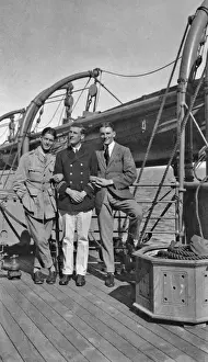 Military Transport History Drucke: Three men on the deck of a ship