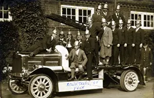 Drucke von Fahrtzeug Merryweather Feuerwehr, Rowntree's Schokoladenfabrik in York (England). Datum: 1910 York Drucke: Feuerwehrfahrzeug Merryweather, Rountree's Schokoladenwerkstatt