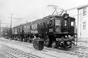 United States Railroad History Drucke: The Midget and the Leviathan, small and large railway engine