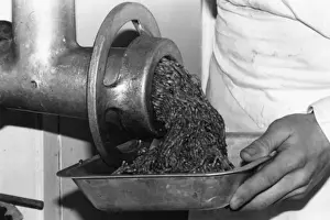 Food Preparation Drucke: Mincing Beef