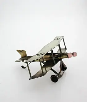 Modell eines deutschen Doppeldeckerflugzeugs, WW1