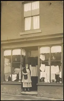 Vintage High Street Shops Drucke: A Modest Drapers Shop