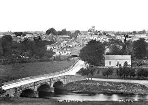 Drucke von Moy, Co. Tyrone - eine erhöhte und panormaartige Aussicht auf die Stadt mit einer Brücke und einem Fluss im Vordergrund. (Ort: Nordirland; County Tyrone; Moy). Datum: circa Anfang 1900er Jahre Grafschaft Tyrone Drucke: Moy, Co. Tyrone