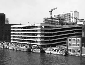 River Thames Transport Drucke: Multi-Storey Car Park