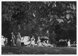 Park Scenes From The Past Drucke: NANNIES ROW