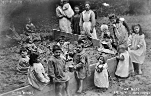 Orphanage Care Drucke: The Nest, Clapton - Sandpit