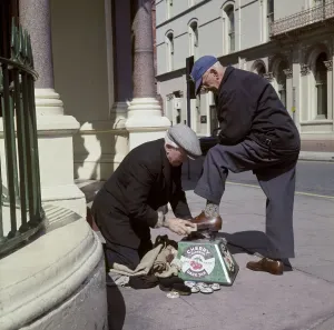 Old Town Street Scene Drucke: (insert)